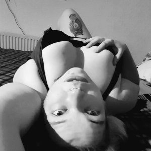 (3) Erotik Kontakt aus Tägerig