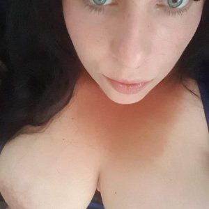 (3) Erotik Kontakt aus Neuhaus