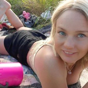 (1) Erotik Kontakt aus Stuttgart Rot