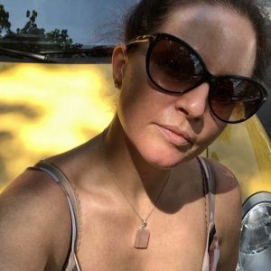 (3) Erotik Kontakt aus Brinjahe